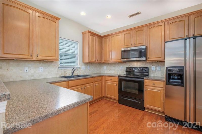 9823 Forest Run Ln, Charlotte, NC 28277