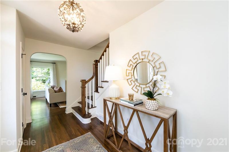 323 Hempstead Pl, Charlotte, NC 28207