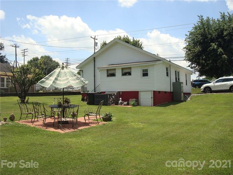 512 N Main St, Stanley, NC 28164