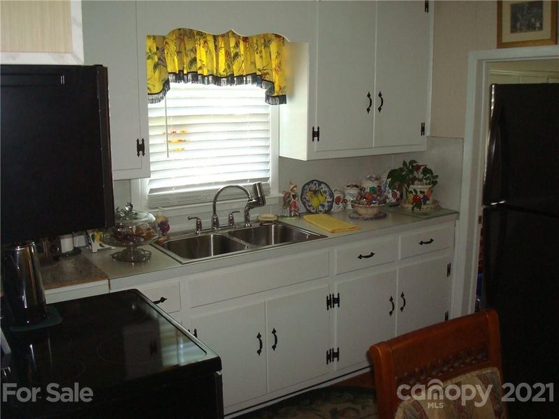 512 N Main St, Stanley, NC 28164