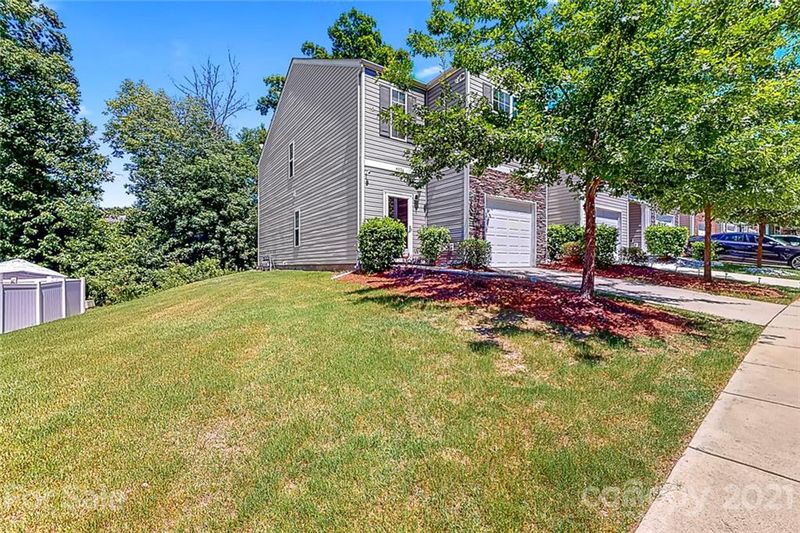 4024 Queensbridge Rd, Charlotte, NC 28213