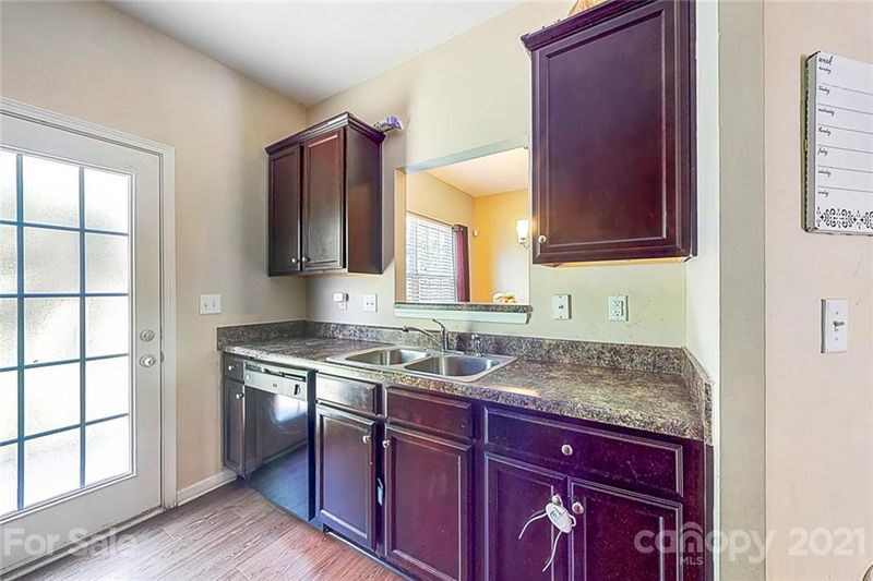 4024 Queensbridge Rd, Charlotte, NC 28213
