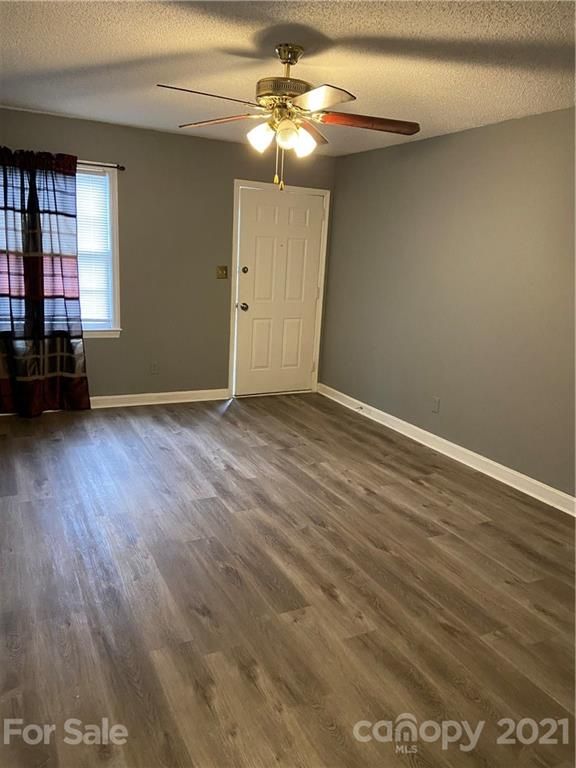 160 17 Pl NW, Hickory, NC 28601