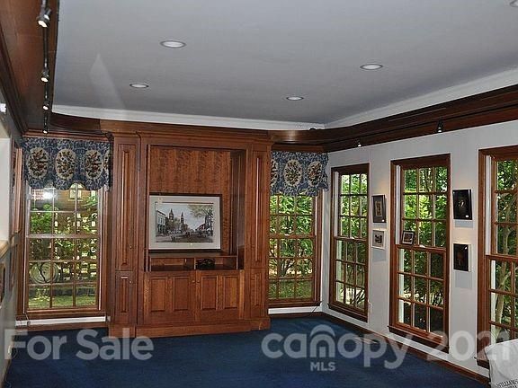 1653 Hertford Rd, Charlotte, NC 28207
