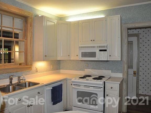 1653 Hertford Rd, Charlotte, NC 28207