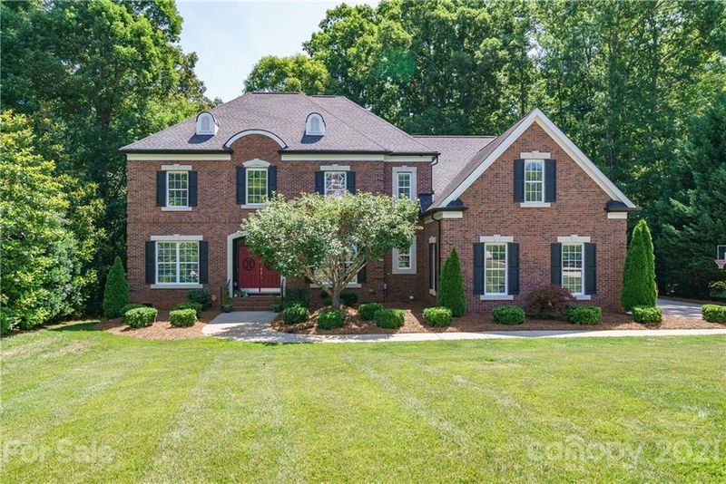 507 Hidden Manor Dr, Matthews, NC 28104