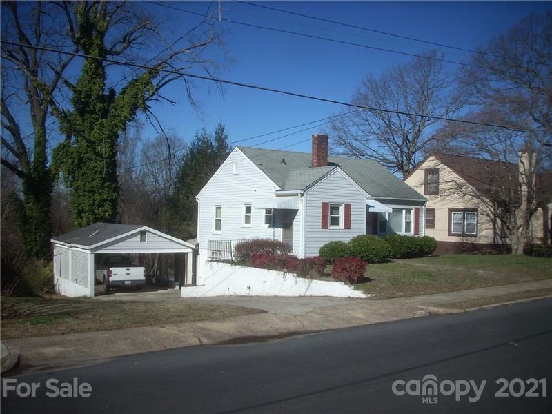 242 7th St SW, Hickory, NC 28602