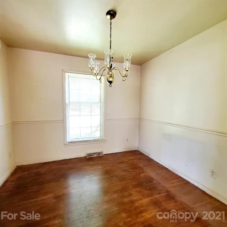 5129 Dolphin Ln, Charlotte, NC 28215