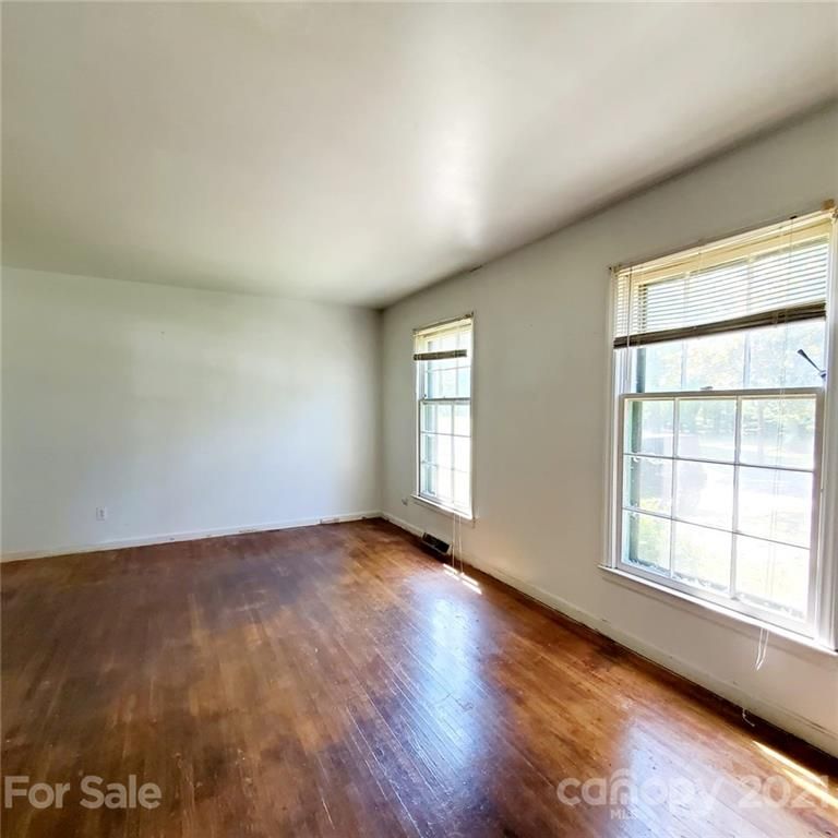 5129 Dolphin Ln, Charlotte, NC 28215