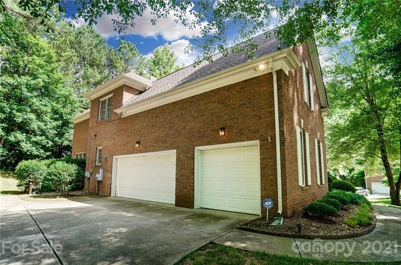 4416 Shadow Cove Ln, Charlotte, NC 28216
