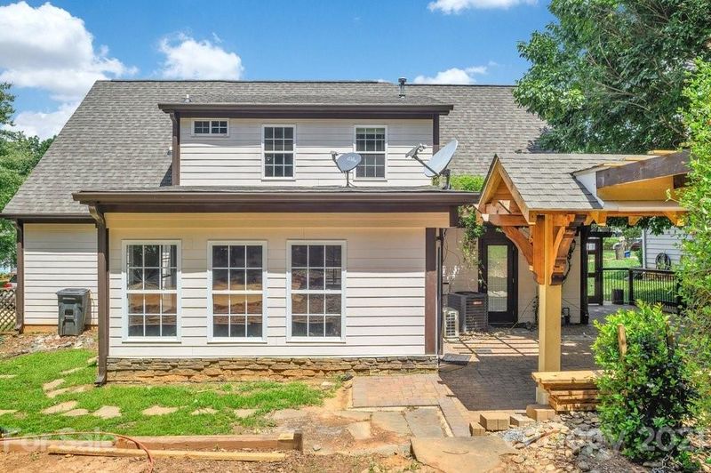 8521 Red Setter Ln, Charlotte, NC 28227