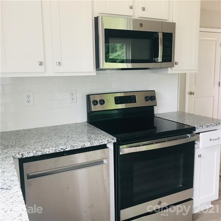 426 Willow Ave, Mooresville, NC 28115