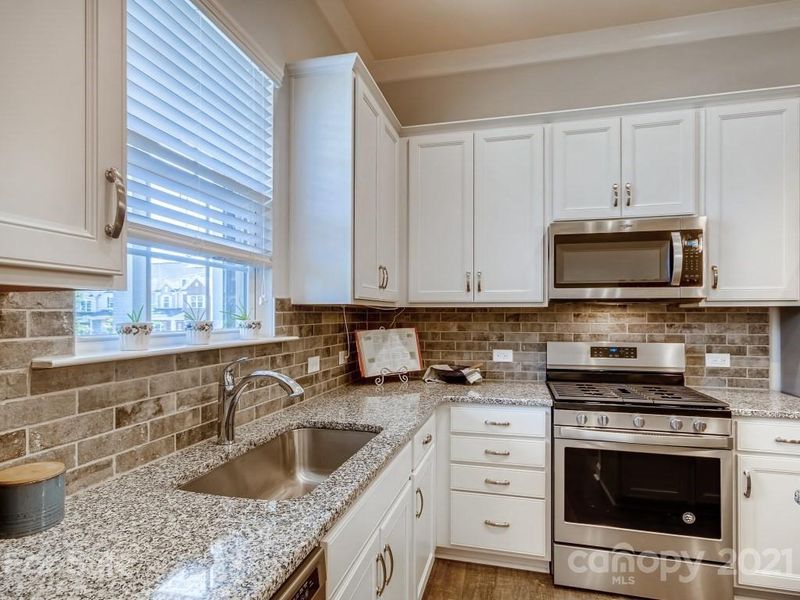 11438 Founders Park Ln, Pineville, NC 28134