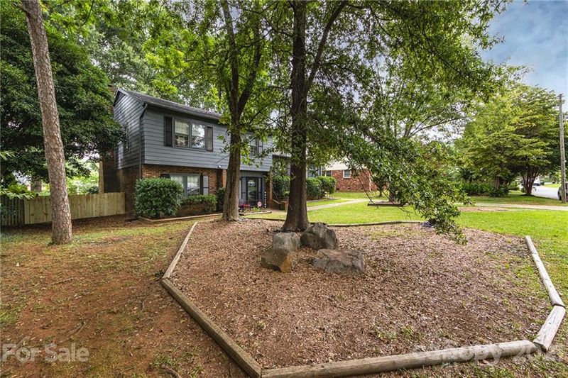 6815 Saddle Ridge Rd, Charlotte, NC 28212