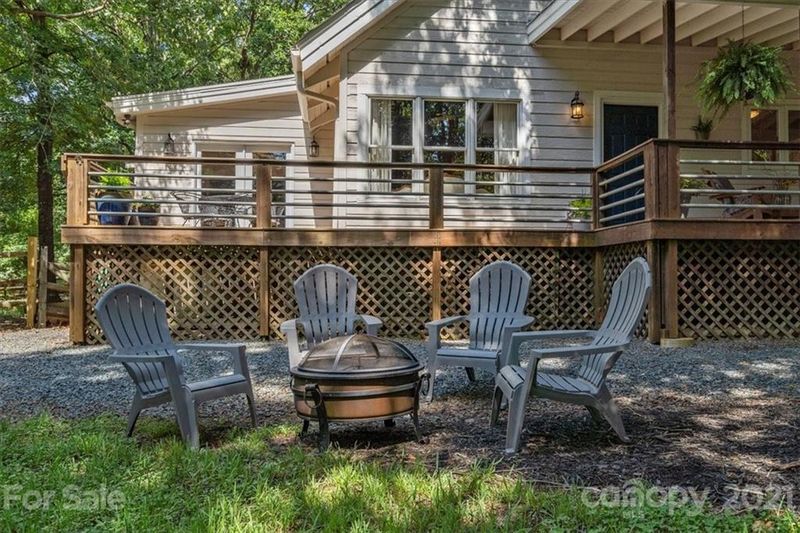 11037 Chestnut Hill Dr, Matthews, NC 28105