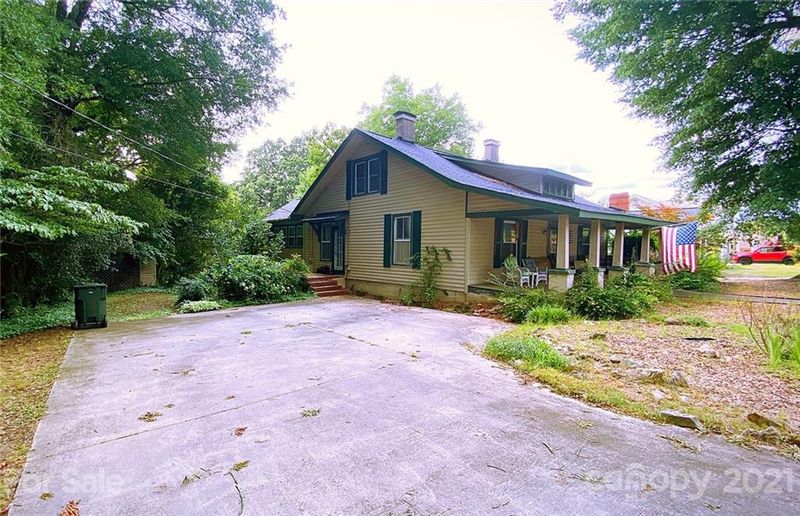 104 S Elm St, Cherryville, NC 28021