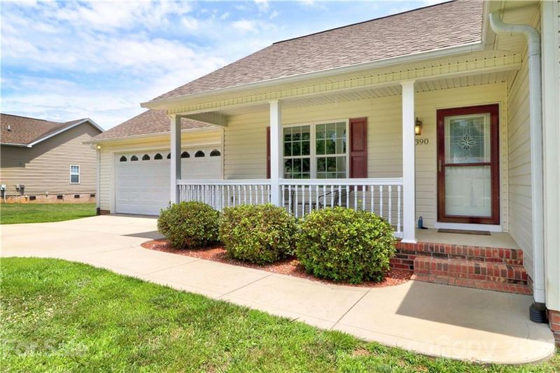 4390 Royal Oaks Dr, Lincolnton, NC 28092