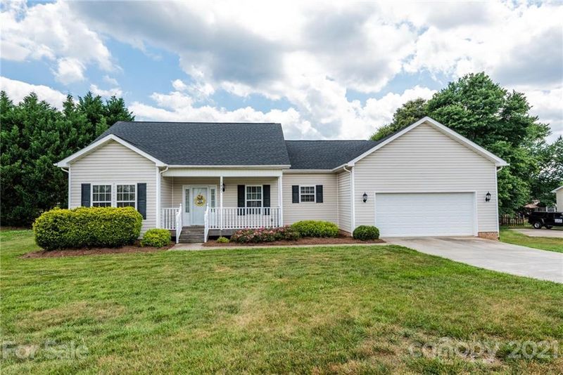 1421 Millrace Dr, Conover, NC 28613