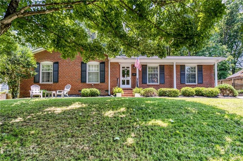 6723 Lancer Dr, Charlotte, NC 28226