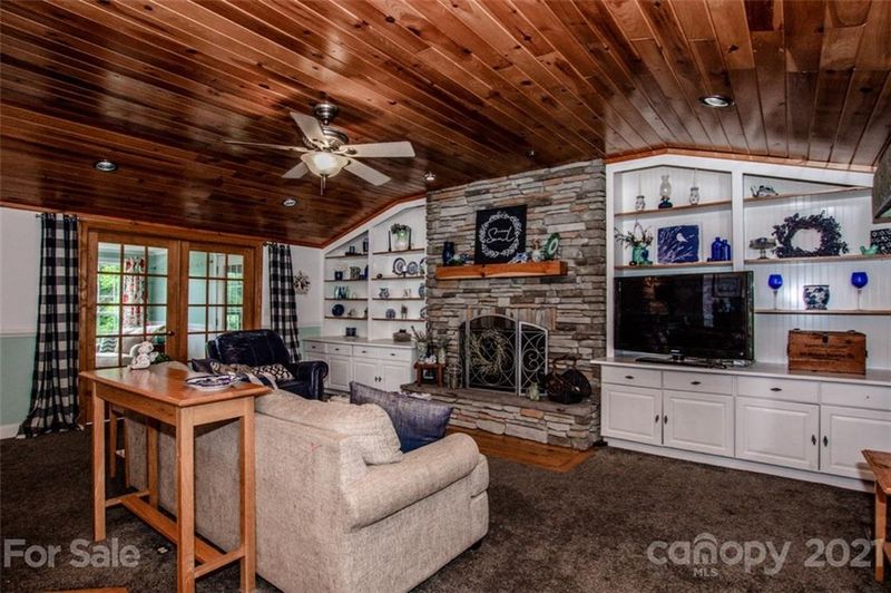 493 Ridgeway Ave, Statesville, NC 28677