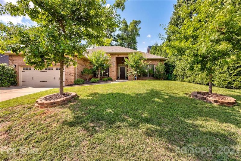 6114 Pine Chapel Dr, Charlotte, NC 28273