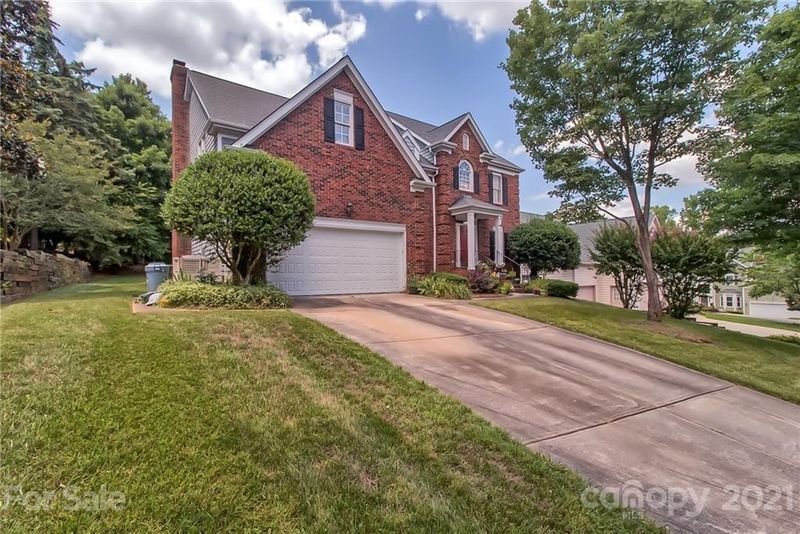 9006 Cameron Wood Dr, Charlotte, NC 28210