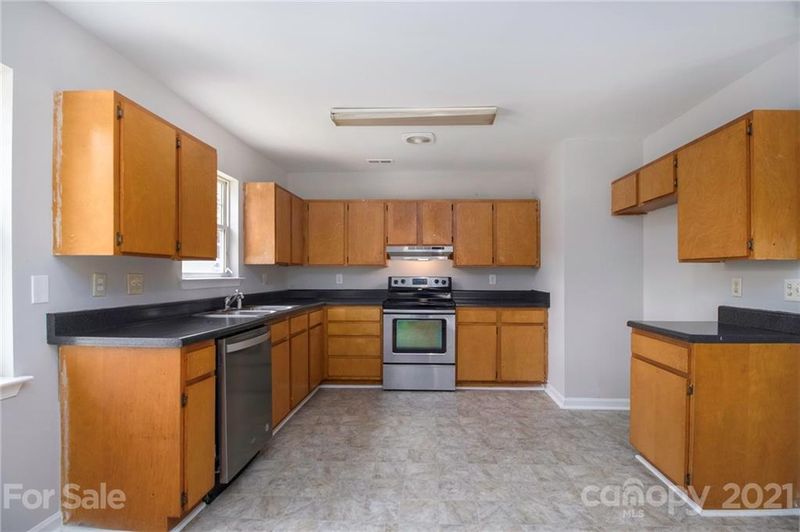 825 Cantwell St, Charlotte, NC 28208