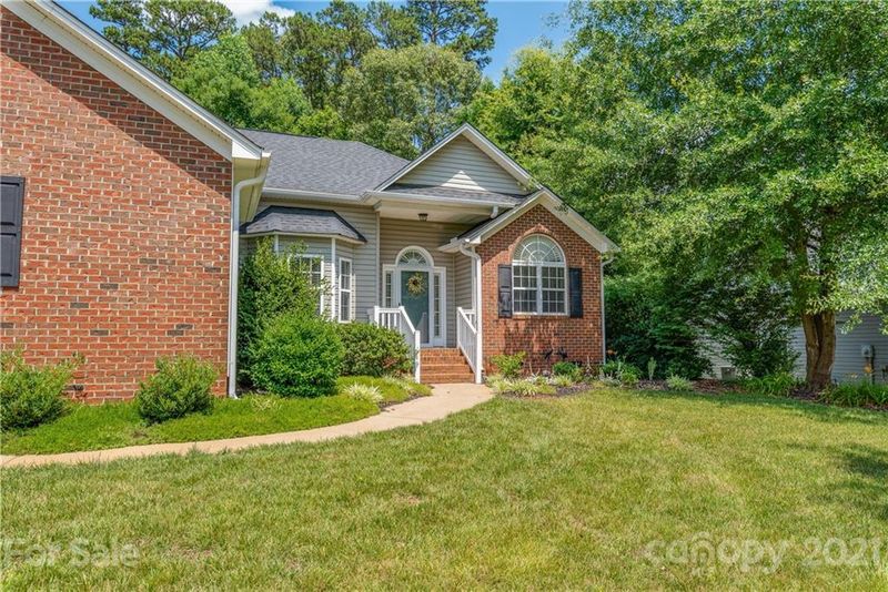 220 Silver Birch Ln, Mount Holly, NC 28120