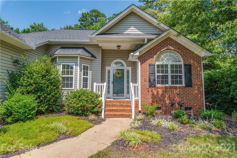 220 Silver Birch Ln, Mount Holly, NC 28120