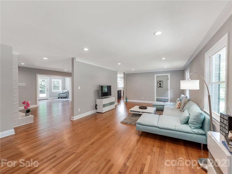 1118 Lansdowne Rd, Charlotte, NC 28270