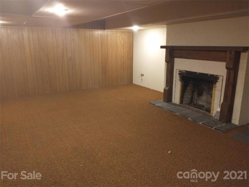 704 W 7th St, Newton, NC 28658