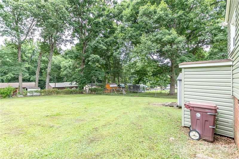 219 Parkwood Cir E, Stanley, NC 28164
