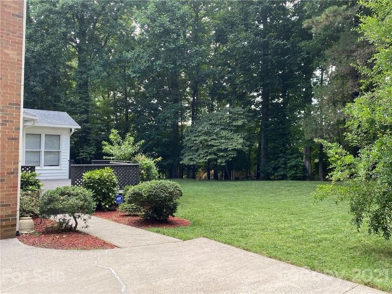 4508 Pineland Pl, Charlotte, NC 28277