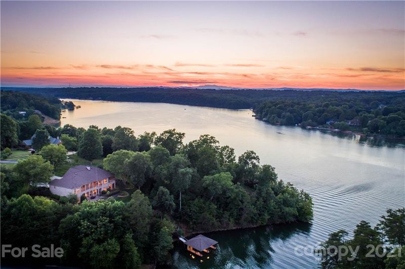 3015 44th Avenue Dr, Hickory, NC 28601