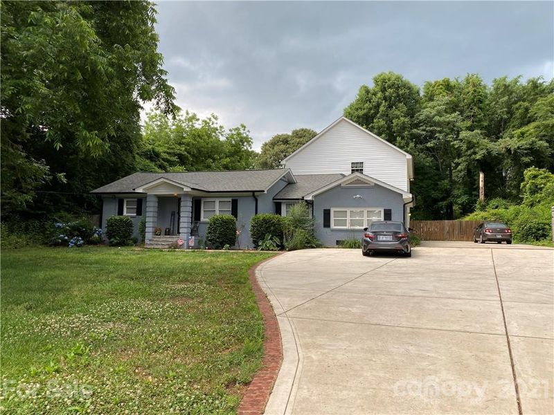 8709 Lawyers Rd, Charlotte, NC 28227