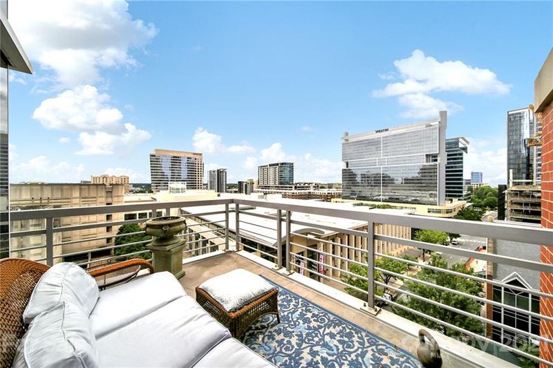435 S Tryon St #706, Charlotte, NC 28202