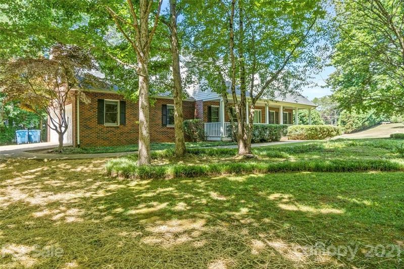 6577 Willowbottom Rd, Hickory, NC 28602