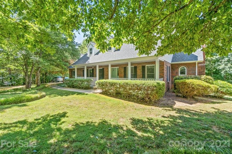 6577 Willowbottom Rd, Hickory, NC 28602