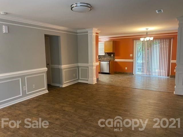 6809 Squirrels Foot Ct, Charlotte, NC 28217