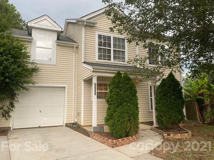 6809 Squirrels Foot Ct, Charlotte, NC 28217