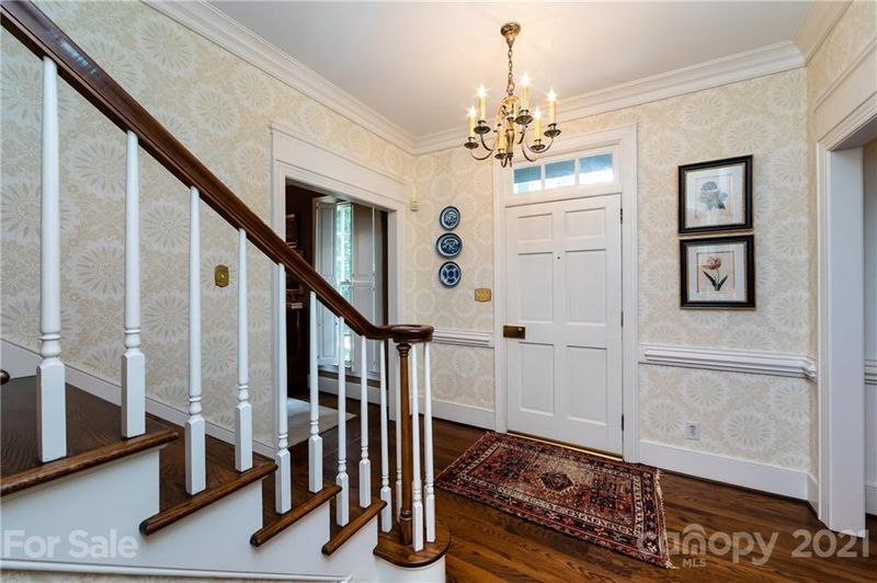 864 Museum Dr, Charlotte, NC 28207