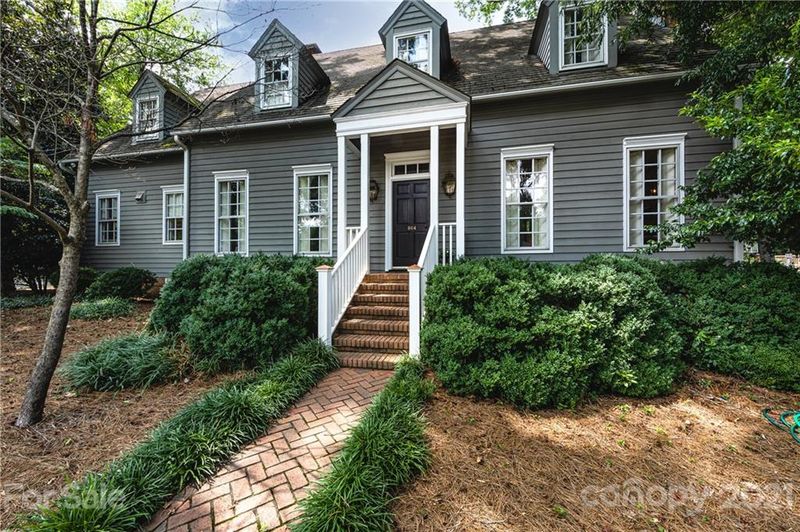 864 Museum Dr, Charlotte, NC 28207
