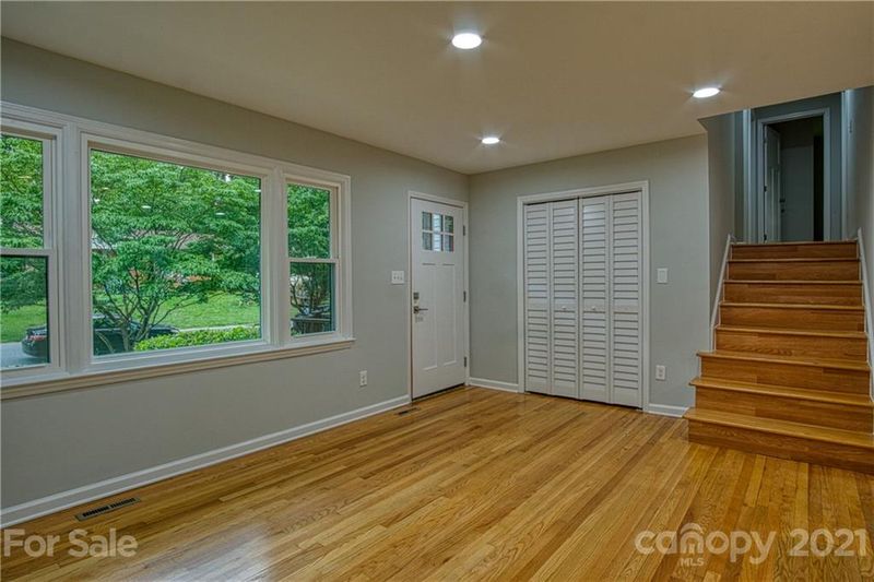 540 Derrydowne Dr, Charlotte, NC 28213