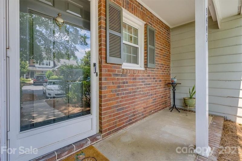 9403 Kings Falls Dr, Charlotte, NC 28210