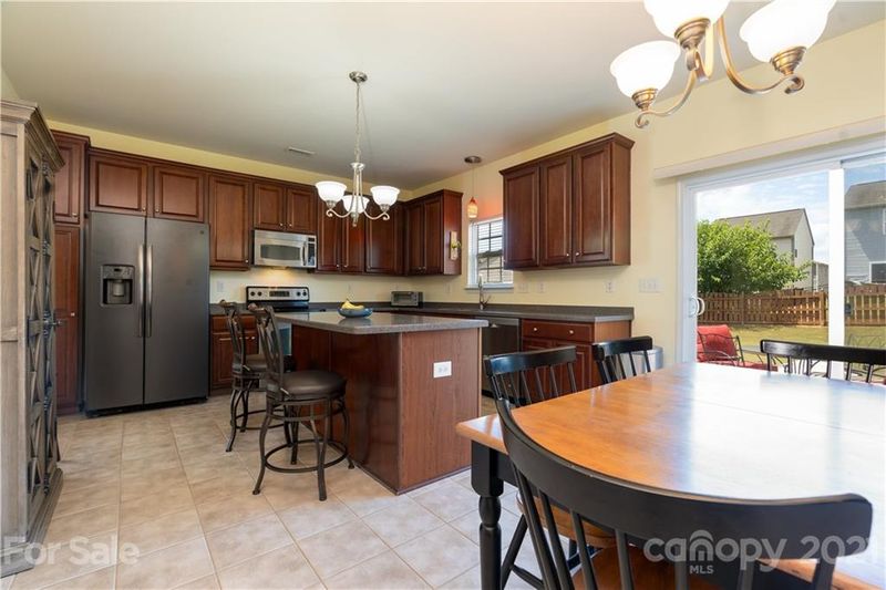 1008 Yellow Daisy Dr, Matthews, NC 28104