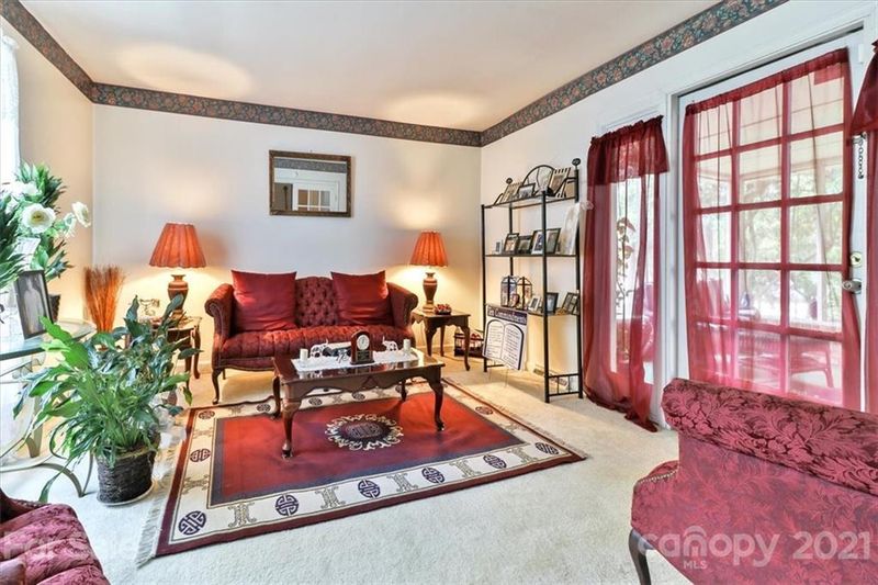 6319 Beecher Dr, Charlotte, NC 28215
