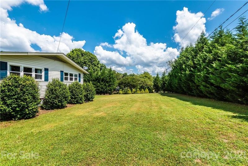 2049 37th Ave NE, Hickory, NC 28601