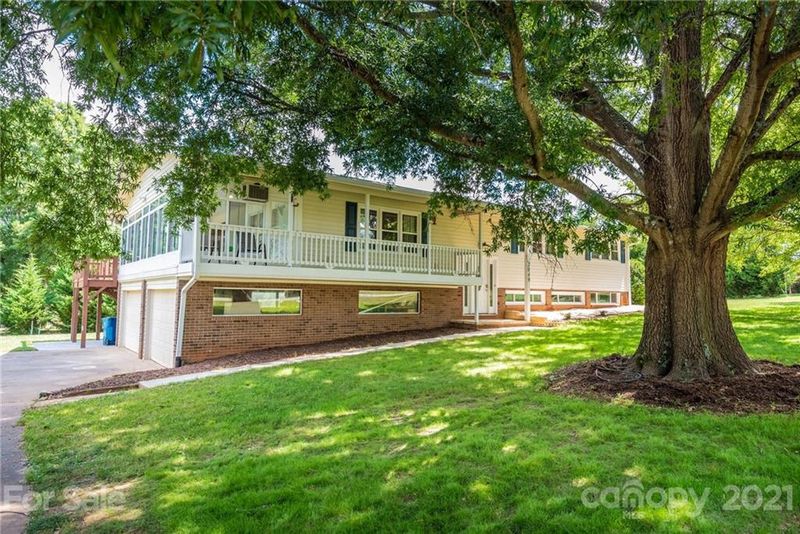 2049 37th Ave NE, Hickory, NC 28601
