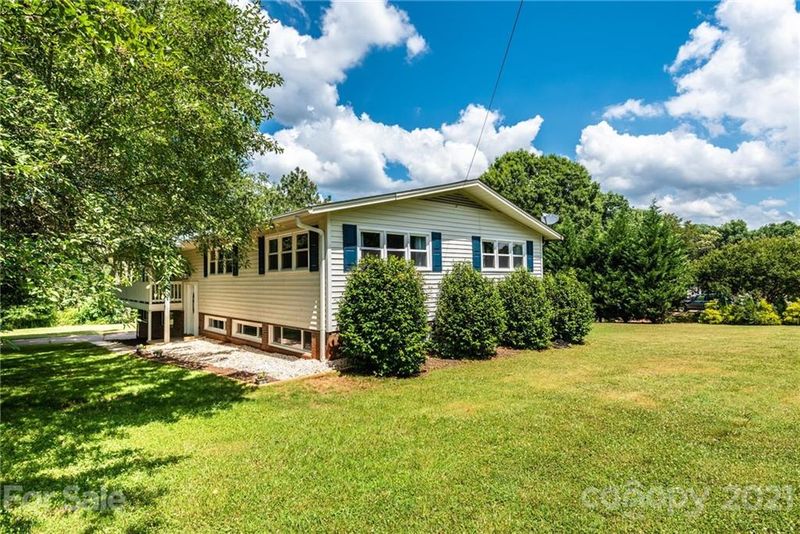 2049 37th Ave NE, Hickory, NC 28601