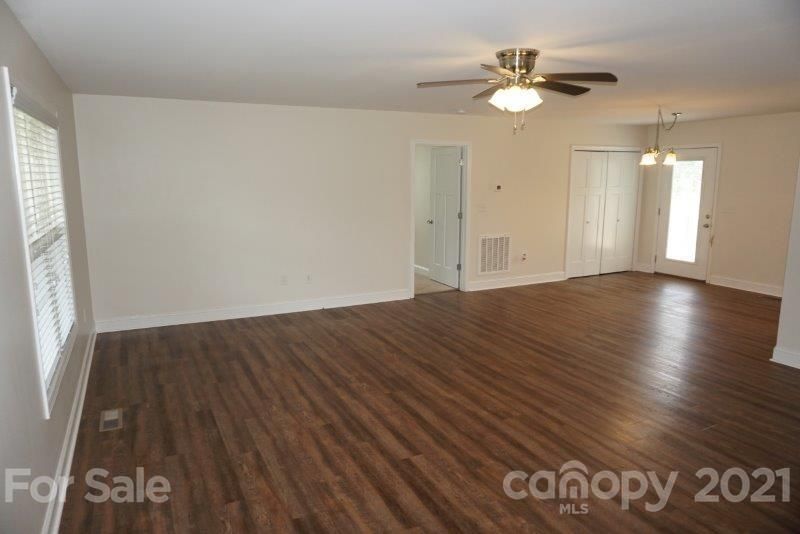 1076 Park Cir, Lincolnton, NC 28092